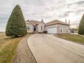 Just listed Paradise Canyon Homes for sale 90 Canyon Close W in Paradise Canyon Lethbridge 