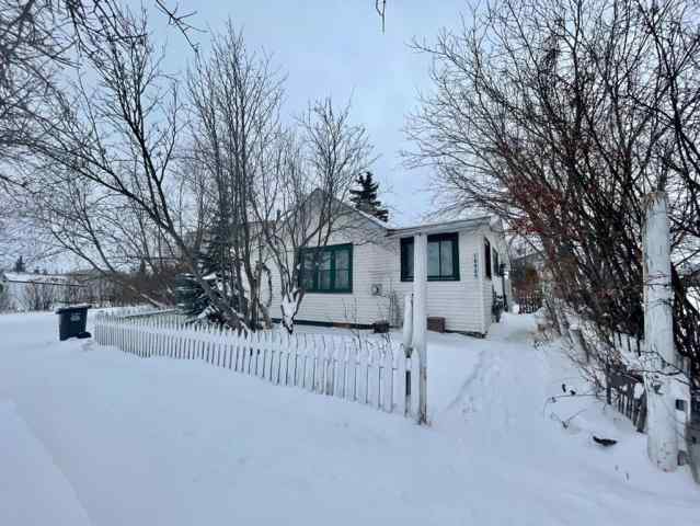 real estate 10020 98 Street  in  Sexsmith