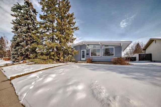 6520 Lombardy Crescent SW in  Calgary