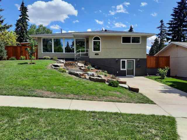 4720 Charleswood Drive NW in  Calgary MLS® #A2118304