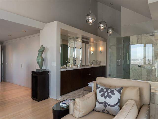 MLS® #C4173313 - #1800d 500 Eau Claire AV Sw in Eau Claire Calgary
