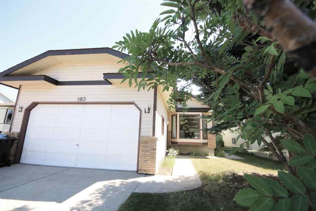 Bedford Door Sinc Delivers A Complete Discussion To Describe The Vacant Options So That You Can Choose The B Garage Door Types Garage Service Door Garage Doors