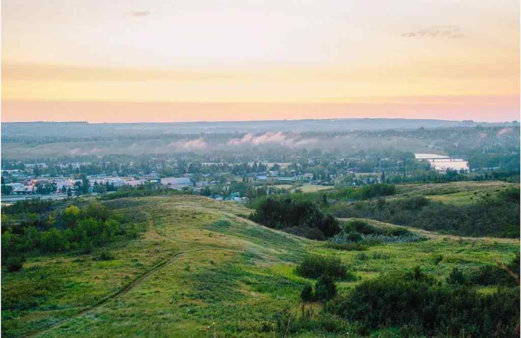 435 Patterson Boulevard SW Calgary, AB, T3H 3N6 MLS® A1080644