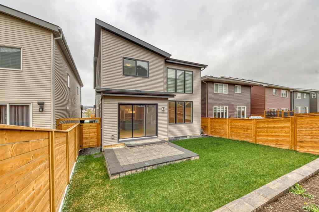 126 Carringvue Manor NW Calgary, Alberta,