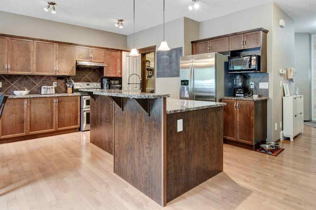 46 West Pointe Manor Cochrane, Alberta, T4C 0C1 MLS® A1118936