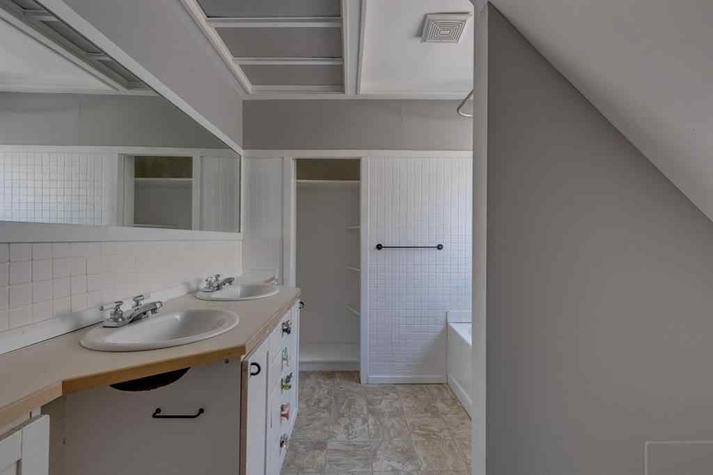 1416 Memorial Drive Nw Calgary Alberta T2n 3e5 Mls A1121517