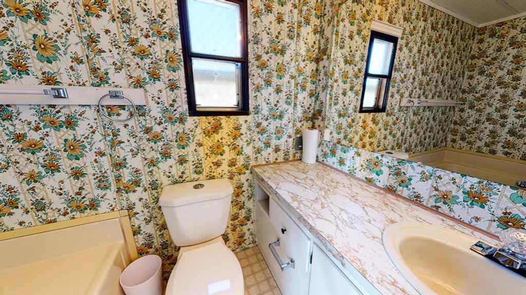 MLS® A1225229 - 711 8 Avenue E in NONE Bow Island, Commercial