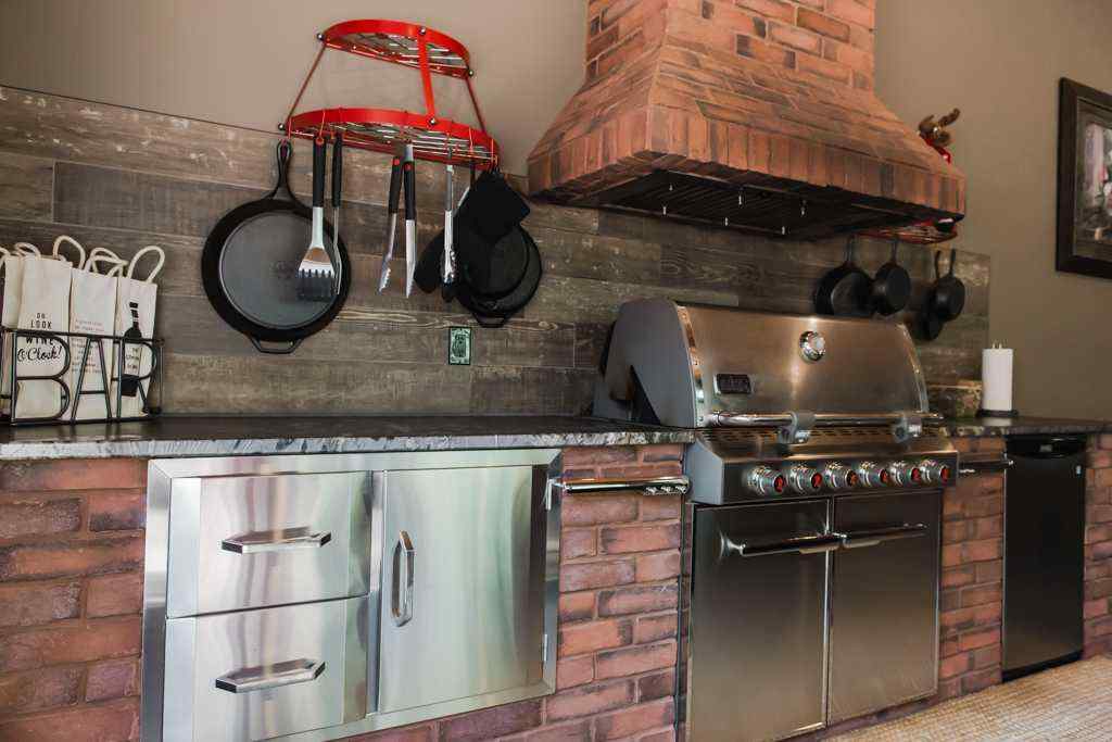 MLS® A2043284 - 8102 Willow Grove Way  in Taylor Estates Rural Grande Prairie No. 1, County of, Residential