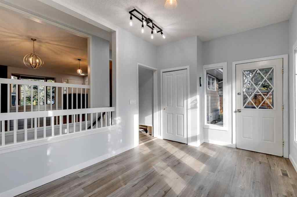 MLS® A2081808 1424 Lake Ontario Drive SE Calgary, Alberta, T2J 3G6