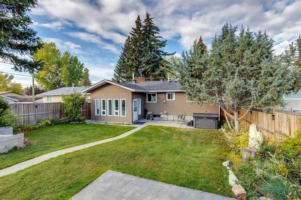 MLS® A2081808 1424 Lake Ontario Drive SE Calgary, Alberta, T2J 3G6