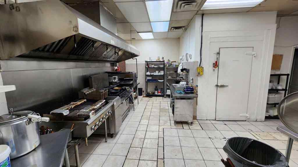 MLS® A2085912 - Unit #302 255 28 Street SE in Vista Heights Calgary, Commercial