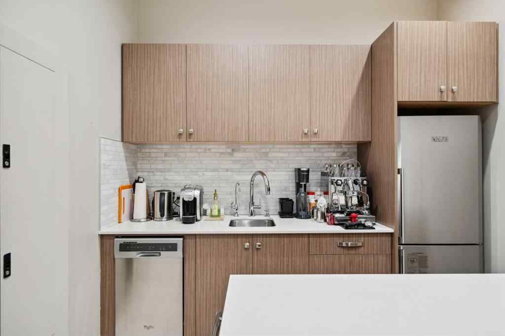 MLS® A2090759 - 934 6 Avenue SW in Downtown Commercial Core Calgary, Commercial