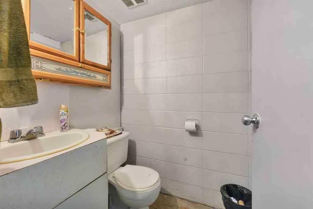 MLS® A2125902 - 5016 50 Avenue  in Downtown Sylvan Lake, Commercial