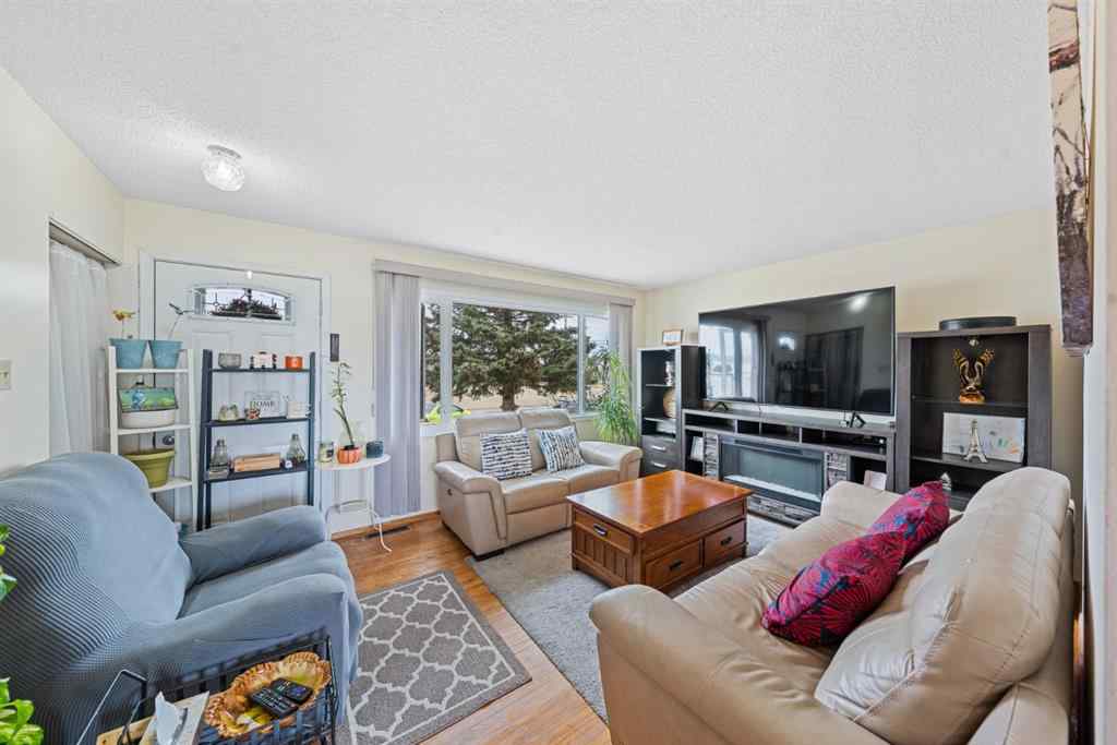 MLS® A2127353 - 207 5 Avenue SE   in NONE Manning, Residential