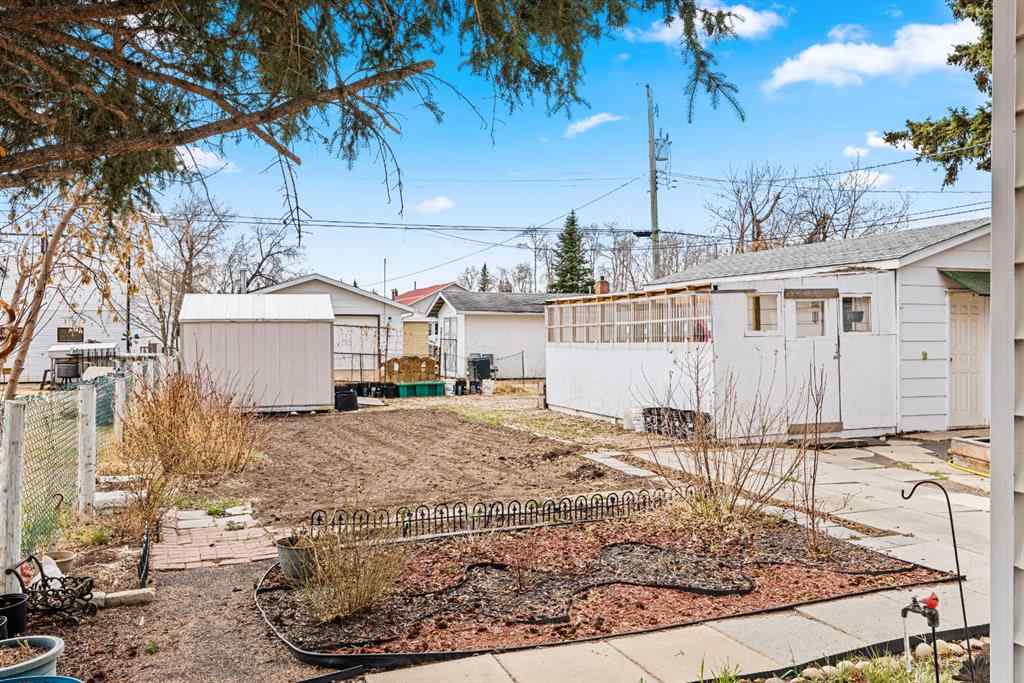 MLS® A2127353 - 207 5 Avenue SE   in NONE Manning, Residential