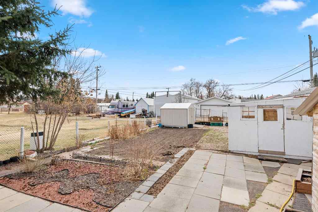 MLS® A2127353 - 207 5 Avenue SE   in NONE Manning, Residential