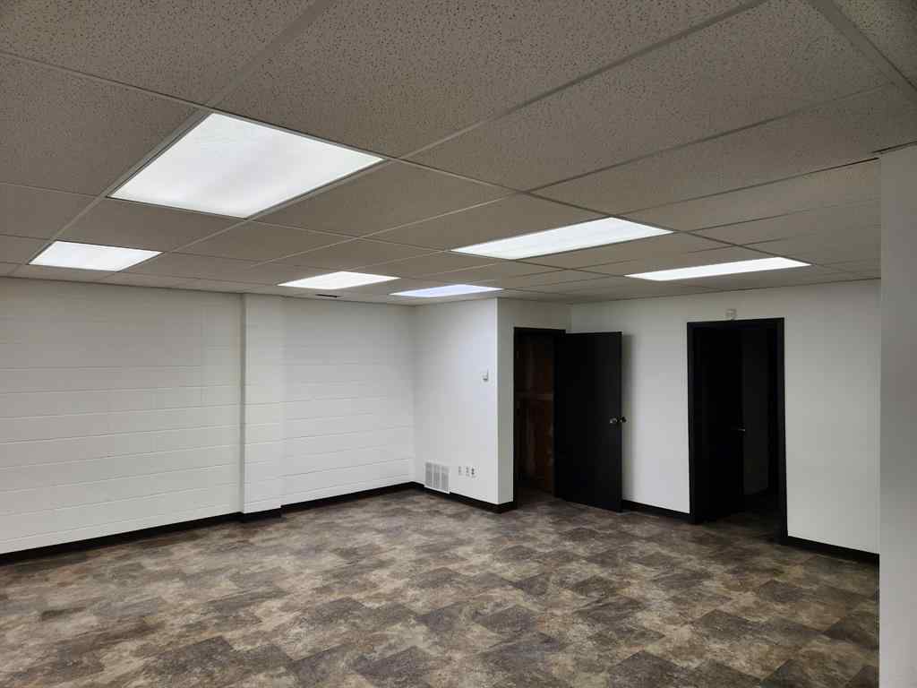 MLS® A2131916 - Unit #4 7819 50 Avenue  in Northlands Industrial Park Red Deer, Commercial