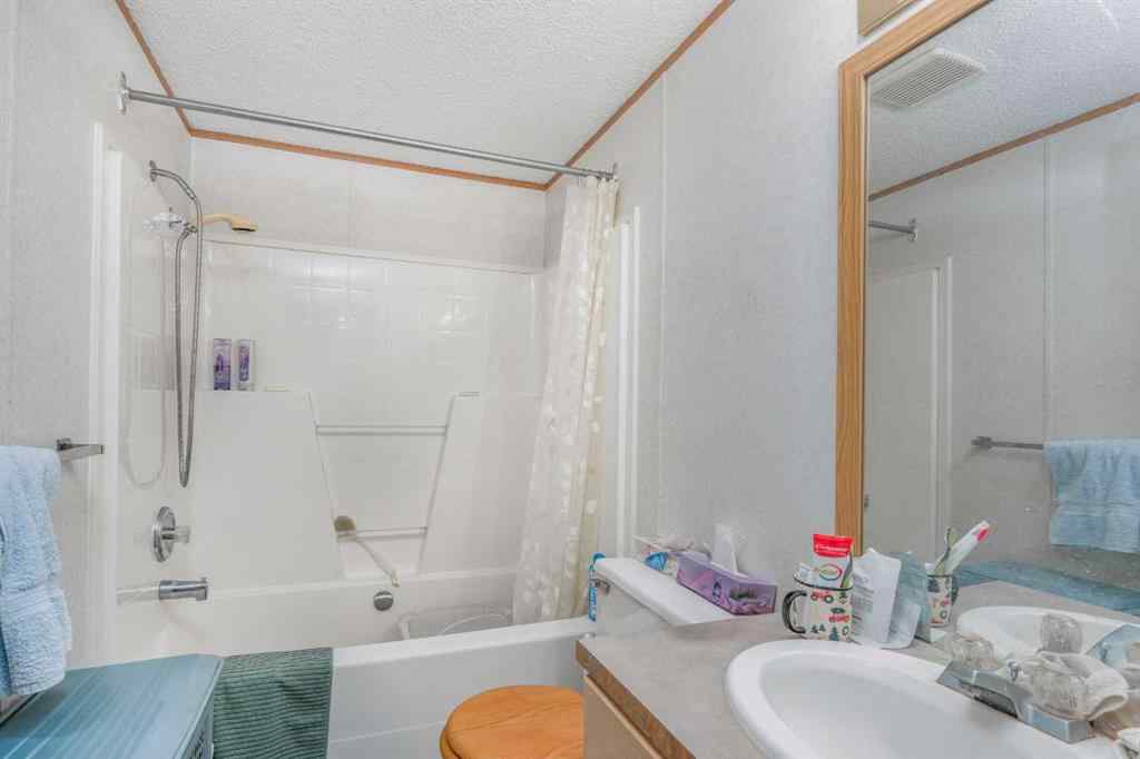 MLS® A2136707 - 5140 52 Avenue  in Viking Viking, Mobile
