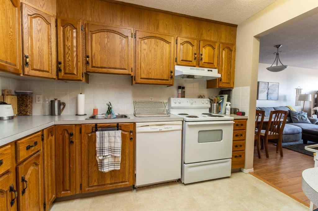 MLS® A2142005 - 4814 49 Street  in Downtown East Stettler, Commercial