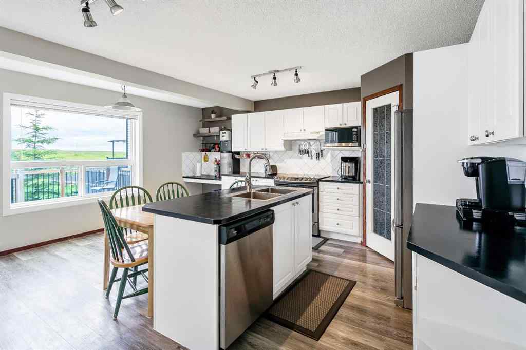 MLS® A2146481 - 341 Citadel Meadow Bay NW Calgary, Alberta, T3G 4Z3