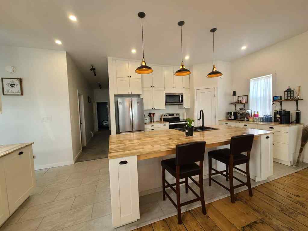 MLS® A2150708 - 10006 100 Street  in Northern Sunrise County Nampa, Residential