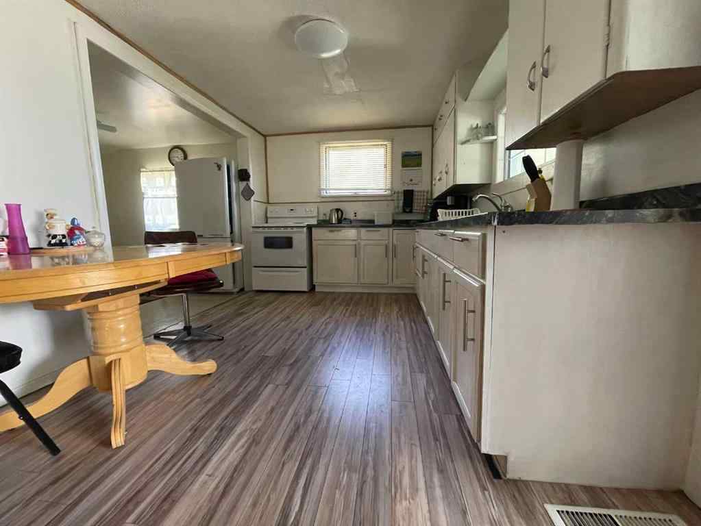 MLS® A2162946 - 4631 51 Street  in Mannville Mannville, Residential