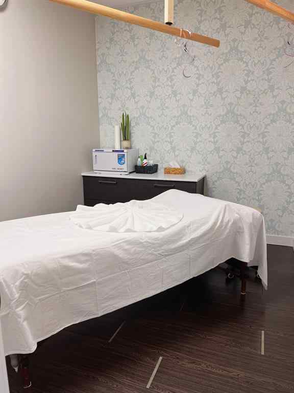 MLS® A2164388 - 313 16 Avenue NW in Crescent Heights Calgary, Commercial