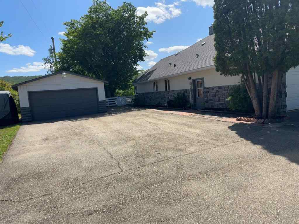 MLS® A2164987 - 11905 91 Street  in Rosedale Peace River, Residential