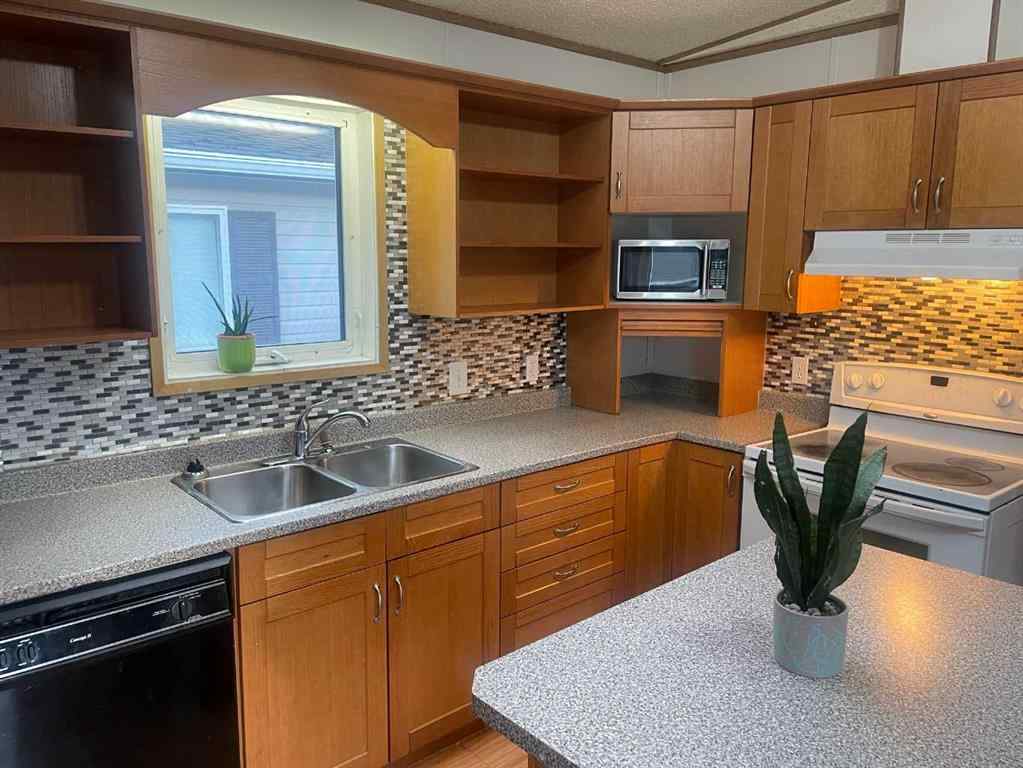 MLS® A2167993 - 7802 97 Avenue  in Cheviot Heights MHP Peace River, Mobile