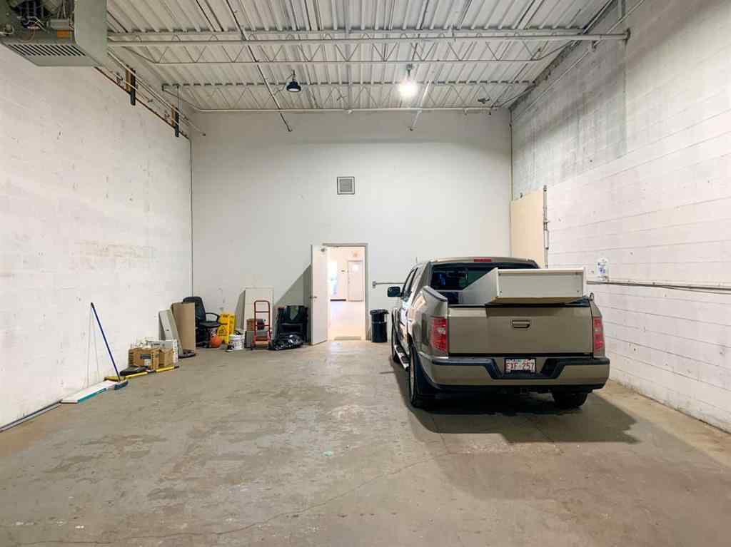 MLS® A2169809 - 4135 Edmonton Trail NE in Greenview Industrial Park Calgary, Commercial