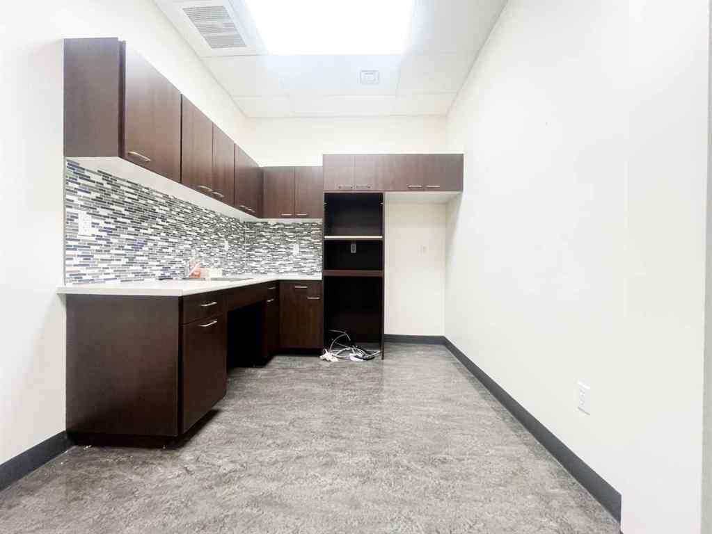 MLS® A2170206 - Unit #101 1111 Kingsway Avenue SE in River Flats Medicine Hat, Commercial