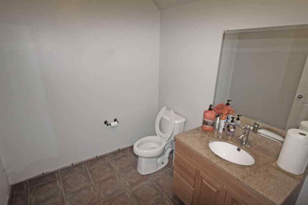 MLS® A2171838 - Unit #101 17 Sylvaire Close  in Beju Industrial Park Sylvan Lake, Commercial
