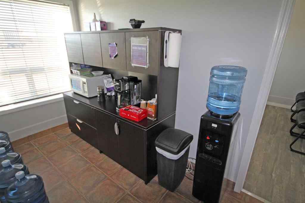 MLS® A2171838 - Unit #101 17 Sylvaire Close  in Beju Industrial Park Sylvan Lake, Commercial