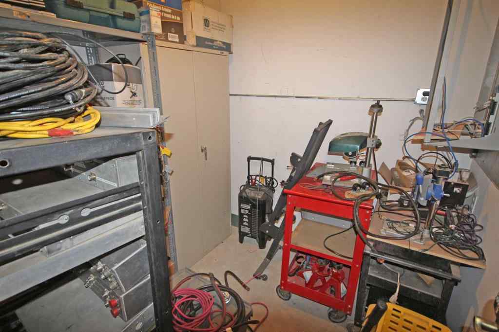 MLS® A2171838 - Unit #101 17 Sylvaire Close  in Beju Industrial Park Sylvan Lake, Commercial