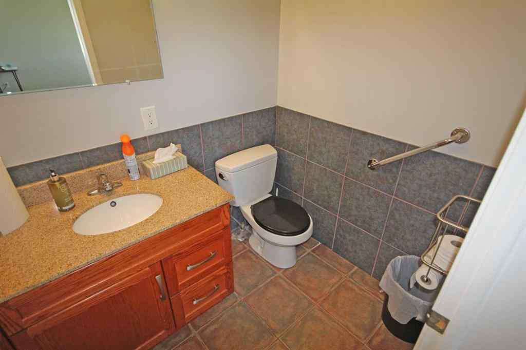 MLS® A2171838 - Unit #101 17 Sylvaire Close  in Beju Industrial Park Sylvan Lake, Commercial