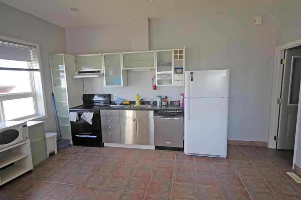 MLS® A2171838 - Unit #101 17 Sylvaire Close  in Beju Industrial Park Sylvan Lake, Commercial