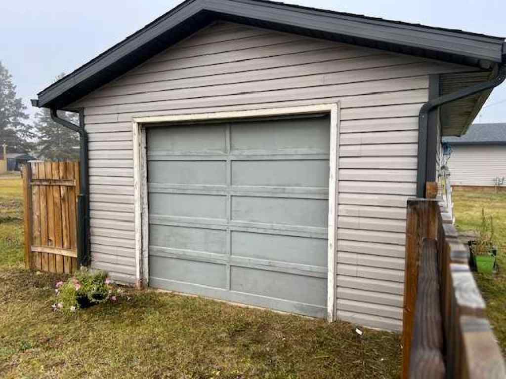 MLS® A2172281 - 10015 100 Street  in NONE High Level, Residential