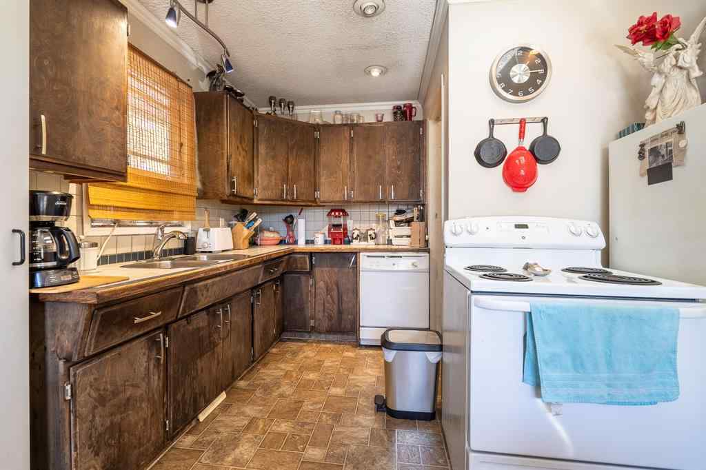 MLS® A2172344 - 4801 46 Street  in Central Business District Lloydminster, Residential