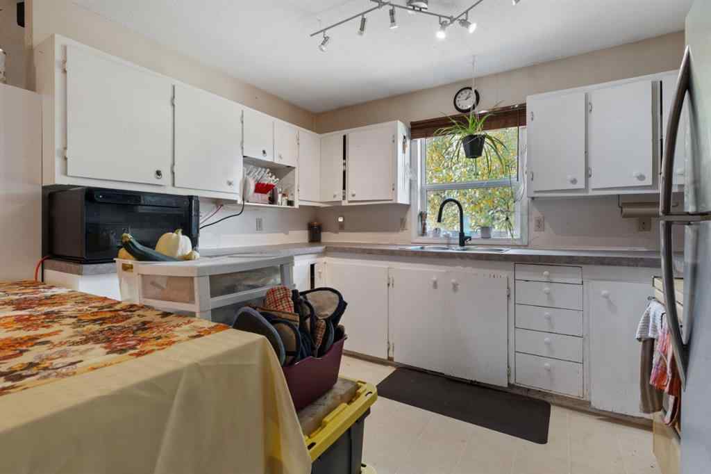MLS® A2173321 - 212 Mainstreet   in Kingman Kingman, Residential