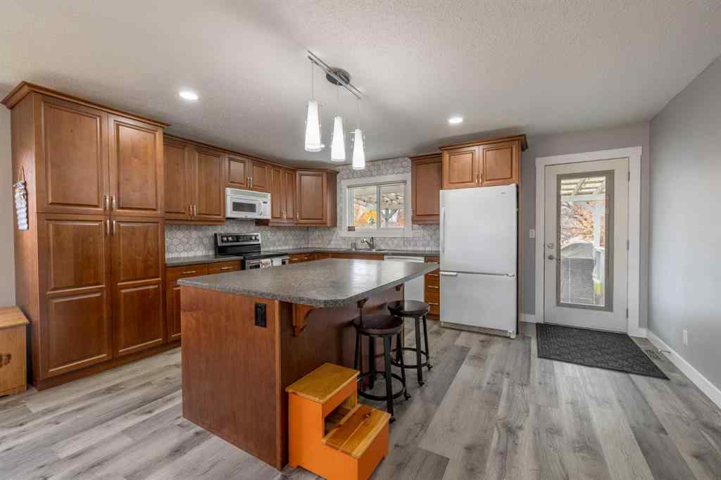 MLS® A2174138 - 5237 16 Avenue   in Edson Edson, Residential