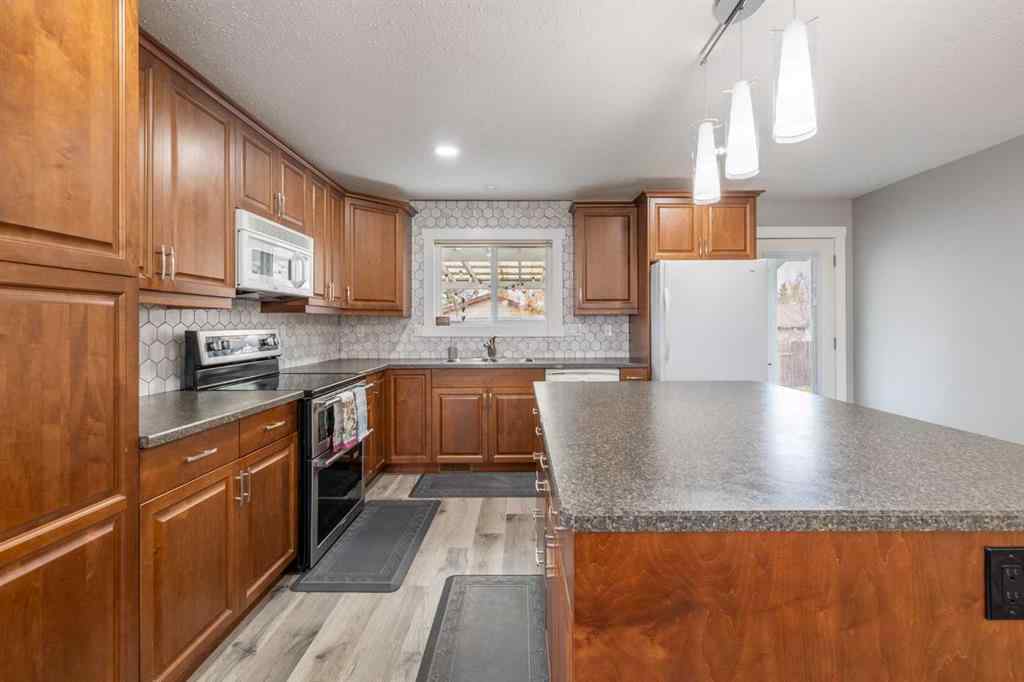MLS® A2174138 - 5237 16 Avenue   in Edson Edson, Residential