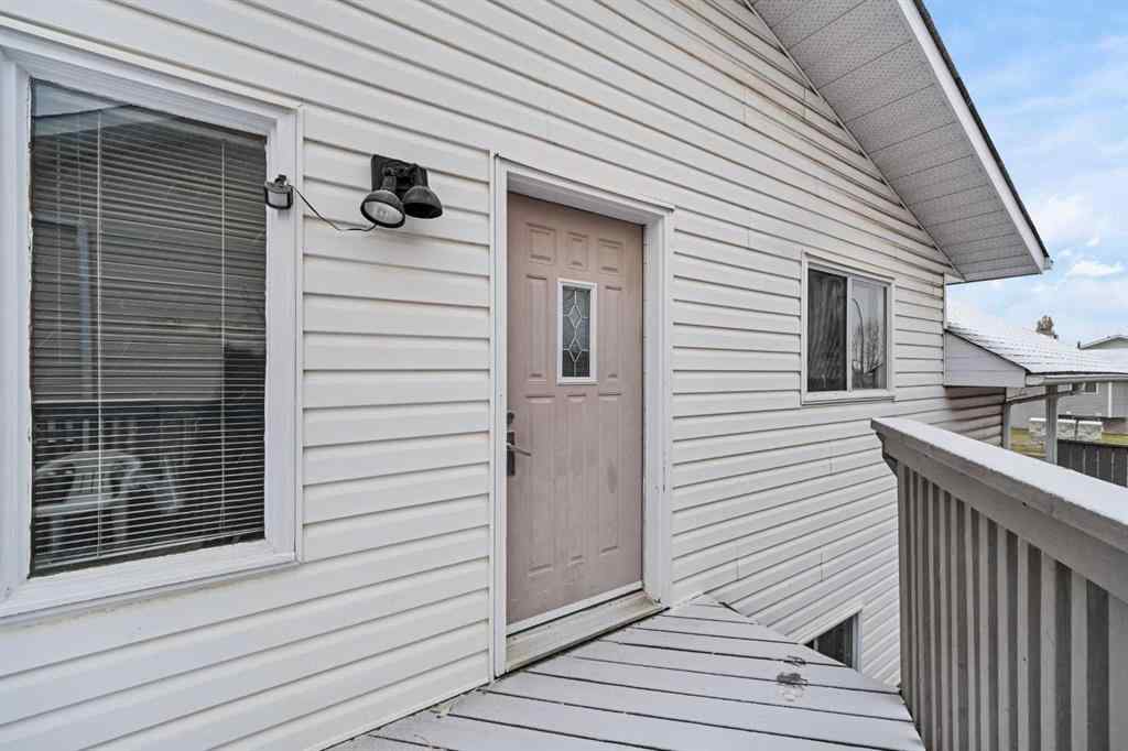 MLS® A2174813 - 211 Sandstone Drive NW in Sandstone Valley Calgary, Residential