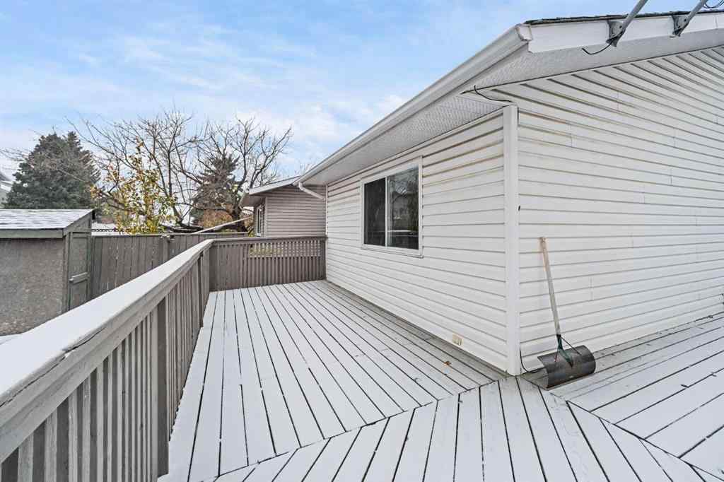 MLS® A2174813 - 211 Sandstone Drive NW in Sandstone Valley Calgary, Residential