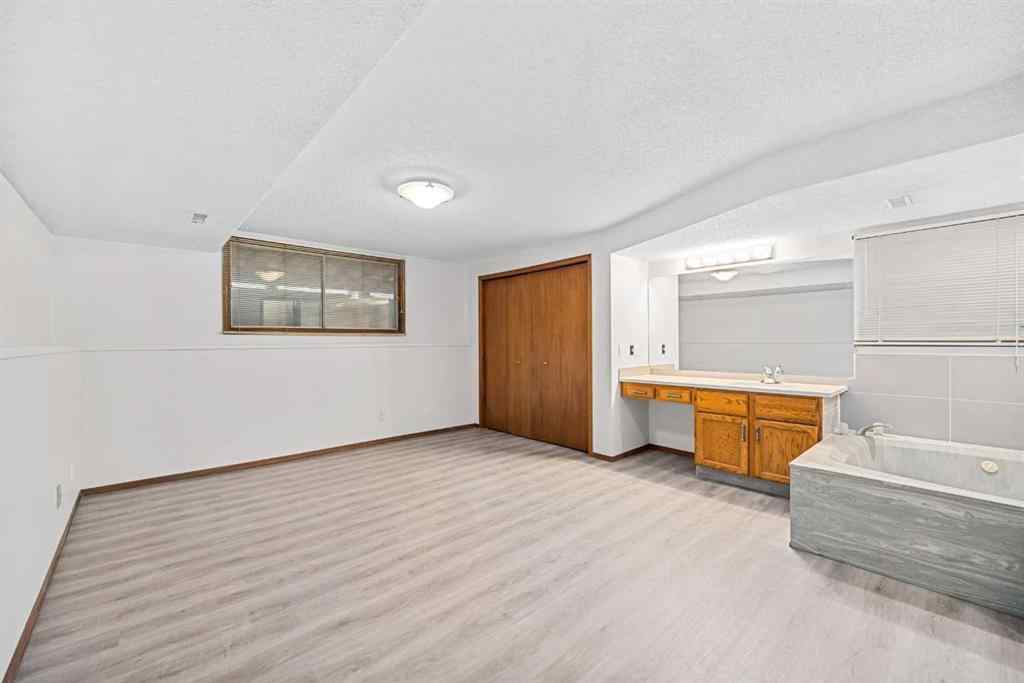 MLS® A2174813 - 211 Sandstone Drive NW in Sandstone Valley Calgary, Residential