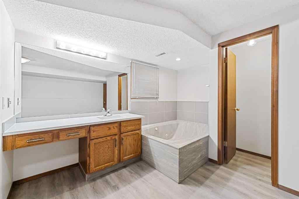 MLS® A2174813 - 211 Sandstone Drive NW in Sandstone Valley Calgary, Residential