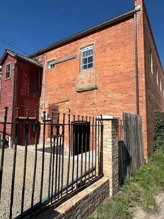 MLS® A2174975 - 1901 20 Avenue  in NONE Nanton, Commercial