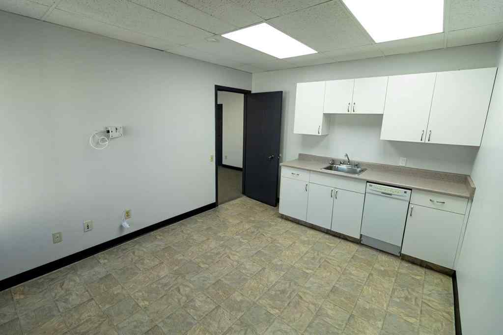 MLS® A2178275 - 2182 39 Avenue NE in North Airways Calgary, Commercial