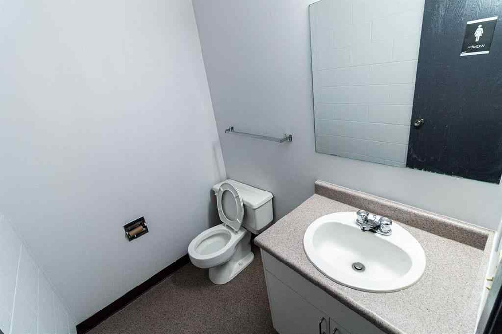 MLS® A2178275 - 2182 39 Avenue NE in North Airways Calgary, Commercial