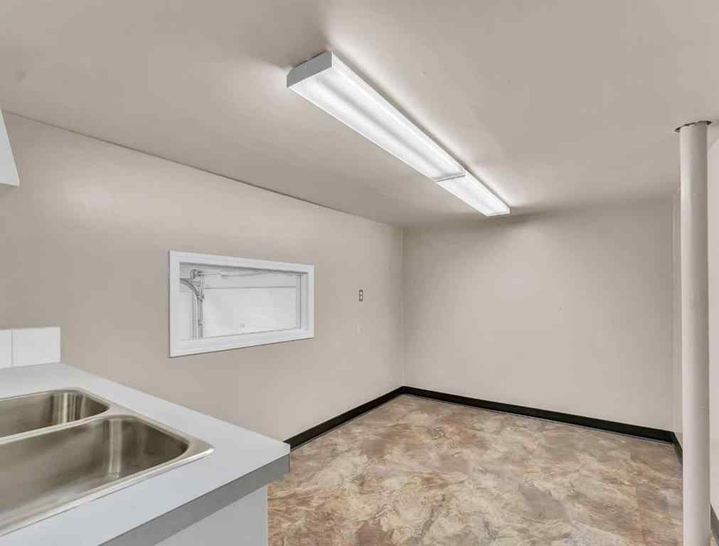 MLS® A2179683 - 1006 2 Avenue  in Dunmore Industrial Dunmore, Commercial