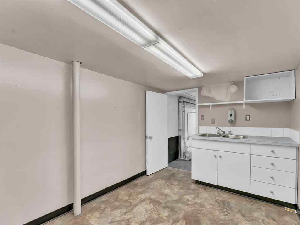 MLS® A2179683 - 1006 2 Avenue  in Dunmore Industrial Dunmore, Commercial